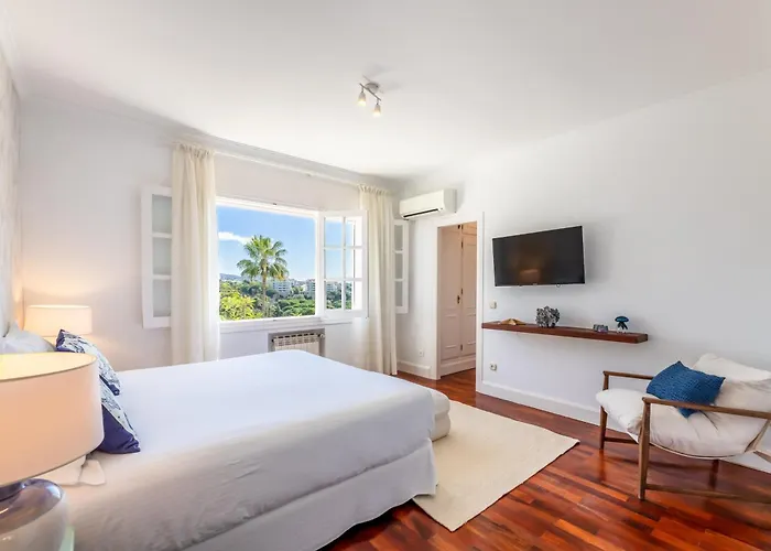 Aurora Boutique - Only Adults 4*
