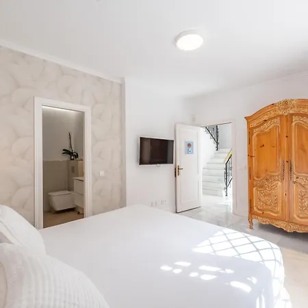 Aurora Boutique - Only Adults Oda ve Kahvaltı